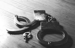 Секреты взлома наручников